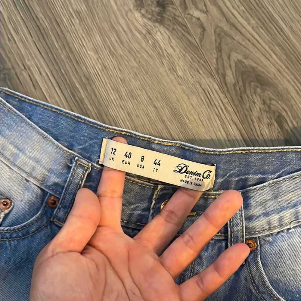 Denim&Co Blue Jean Shorts with Distressed Details - Picture 5 of 6